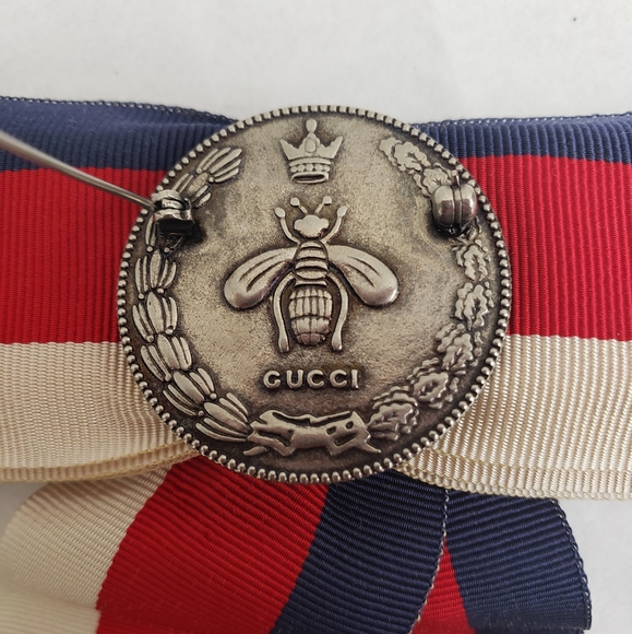 AUTH GUCCI Sylvie Web Bow Brooch Blue Silk Crystal Button - Picture 4 of 6